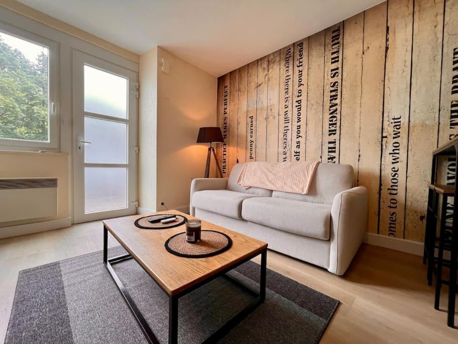 Appartement Climatise 4Prsn Au Pied De La Citadelle Besancon Bagian luar foto