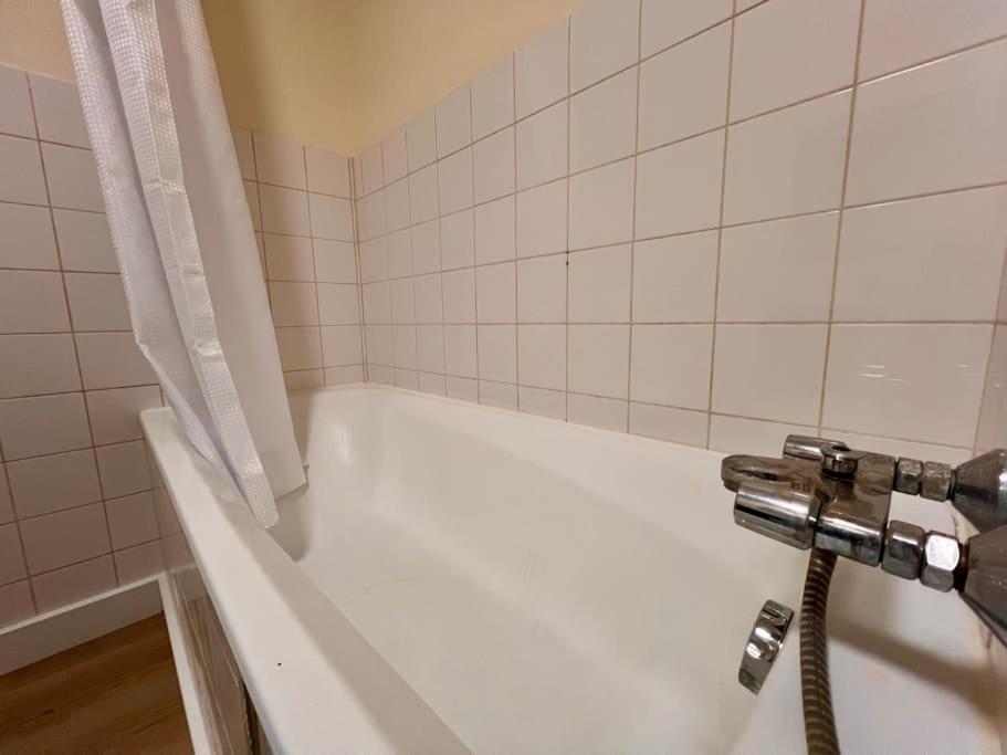 Appartement Climatise 4Prsn Au Pied De La Citadelle Besancon Bagian luar foto